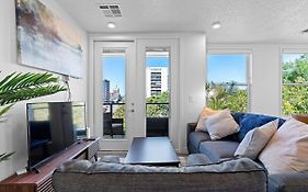 2Br Escape Balcony Gym And Premier Comfort